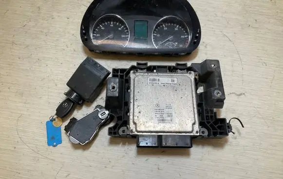 Mercedes-Benz Sprinter W906 Engine ECU kit and lock set A6519000700 28381077 A6519010600