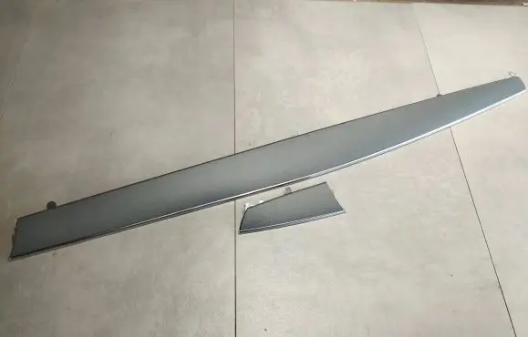 Dashboard glove box trim