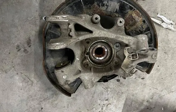 Porsche Cayenne (92A) Rear wheel hub spindle/knuckle 