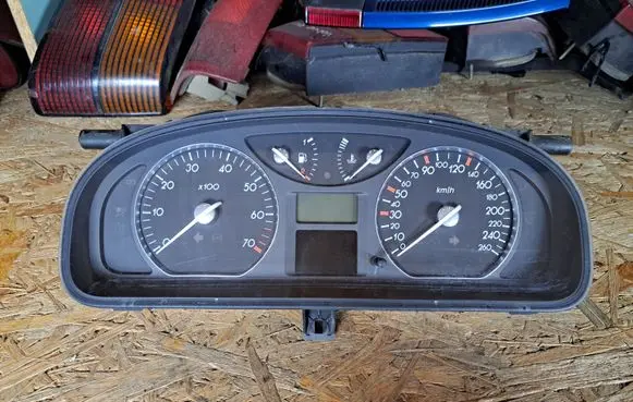 Renault Laguna II Speedometer (instrument cluster) 8200170311 501018860046 6F15EY61