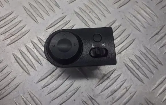 Chevrolet Aveo Wing mirror switch