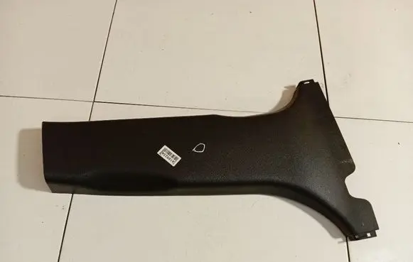 Hyundai i30 (B) pillar trim (top)