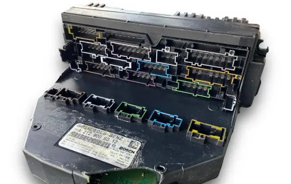 Mercedes-Benz E C207 W207 Fuse module A2129006012
