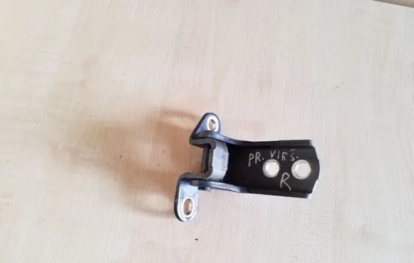 Toyota Avensis T250 Front door upper hinge