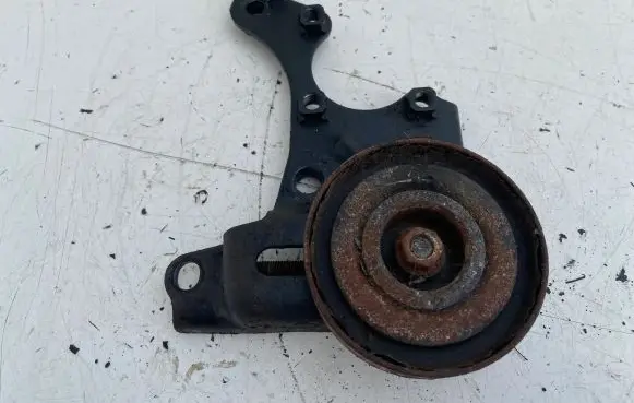 Toyota Corolla Verso E121 Power steering belt tensioner 486
