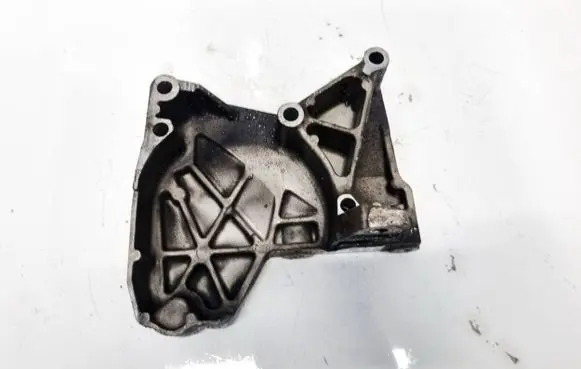 Engine mounting bracket
