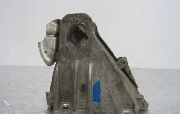 BMW X6 E71 Engine mount bracket 6790022