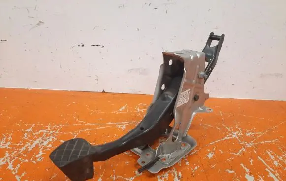 Volkswagen PASSAT B6 Brake pedal 1K1721057AD