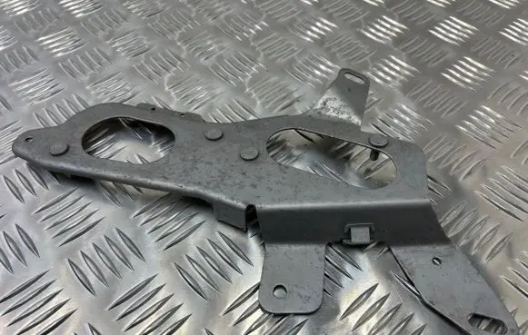 BMW 2 G42 Oil filter mounting bracket 8570053 BMW1362