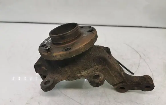 Nissan Note (E11) Front wheel hub spindle knuckle