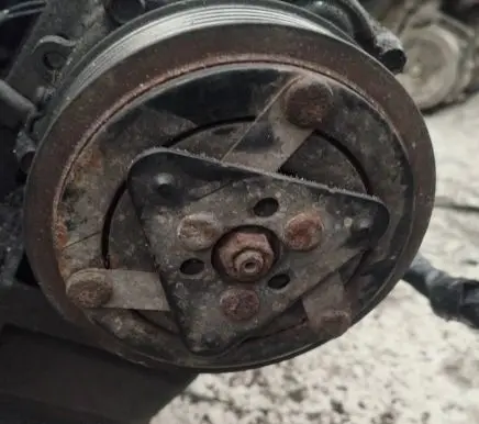 Volvo V50 Air conditioning (A/C) compressor (pump)