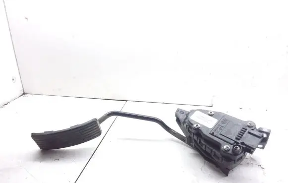 Mitsubishi Space Star Accelerator throttle pedal M865642 30865642