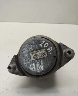 Mercedes-Benz C W204 Engine mount bracket A2042400317