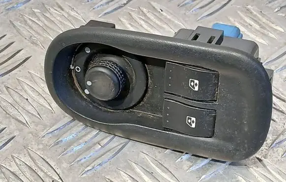 Renault Kangoo II Wing mirror switch 8200002442B