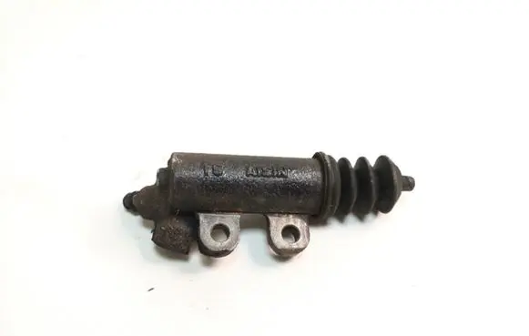 Toyota RAV 4 (XA30) Clutch slave cylinder 