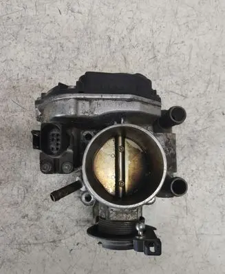 Audi A4 S4 B5 8D Throttle valve 058133063H