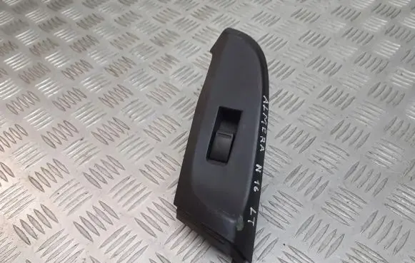 Nissan Almera N16 Electric window control switch 82961BM700