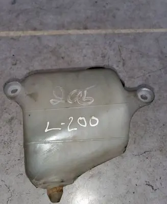 Mitsubishi L200 Windshield washer fluid reservoir/tank