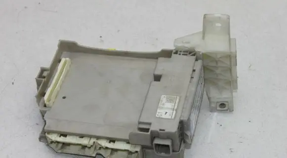 Toyota Prius (XW30) Fuse module 8273047440A