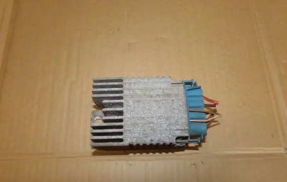 Mercedes-Benz A W168 Coolant fan relay 0275458032