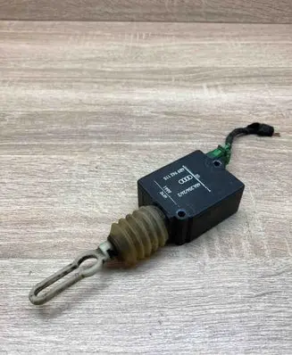 Audi A3 S3 8L Central locking motor 4B9962115 40620424 WithPlug