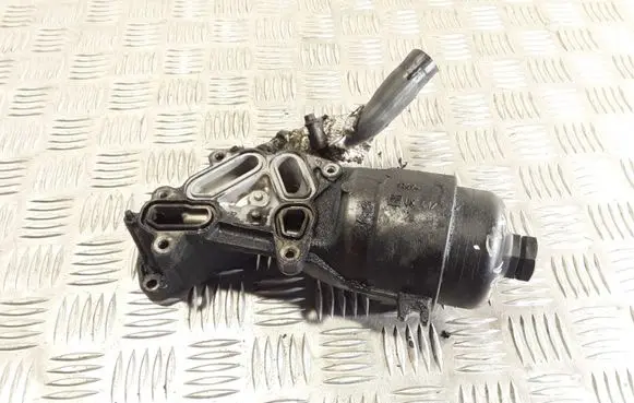 Volvo V50 Oil filter mounting bracket 6610786