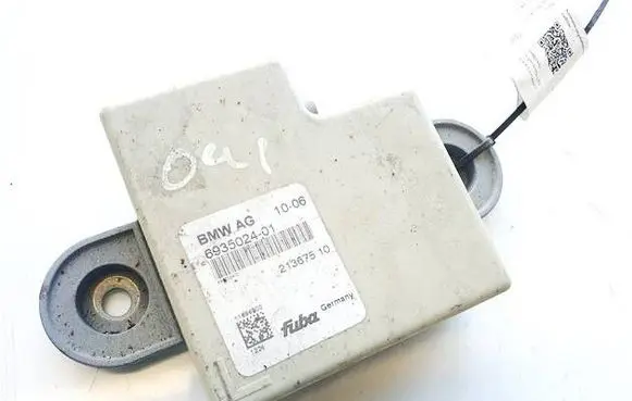 BMW 5 E60 E61 Antenna control unit 693502401 21367510