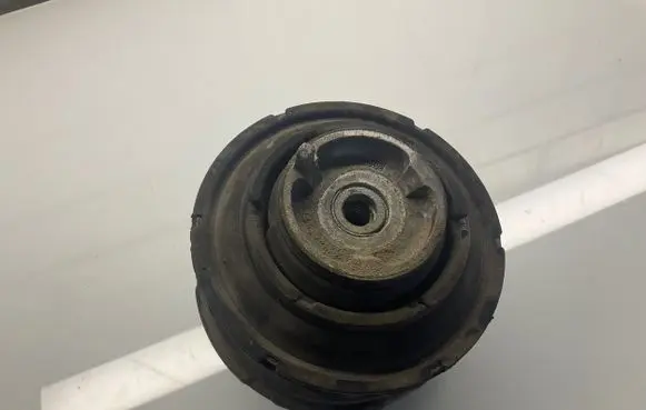 Mercedes-Benz E W211 Engine mount bracket
