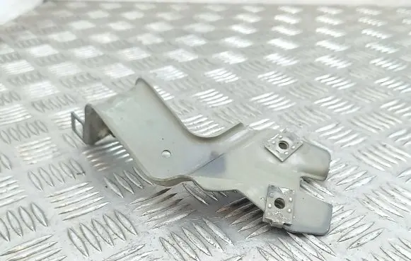 Opel Insignia A Fender mounting bracket