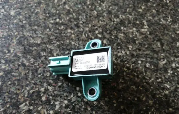 Audi A4 S4 B8 8K Airbag deployment crash/impact sensor 8K0955557C
