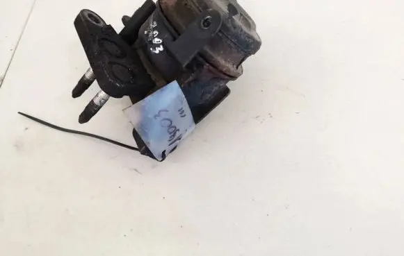 Toyota Avensis T250 Engine mount bracket