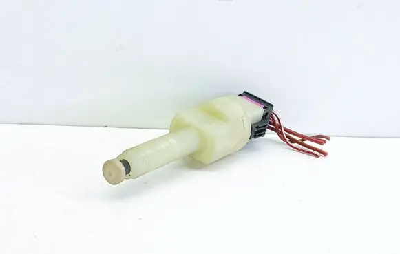 Volkswagen PASSAT B5 Brake pedal sensor switch 4A0945515A