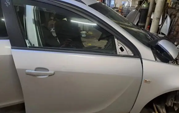 Opel Insignia A Front door Nocode