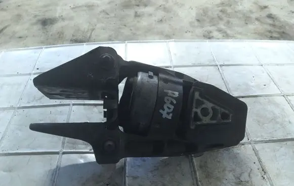Peugeot 607 Engine mount bracket 326C68