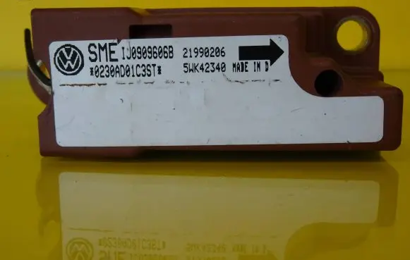 Skoda Octavia Mk1 (1U) Airbag deployment crash/impact sensor 1J0909606B