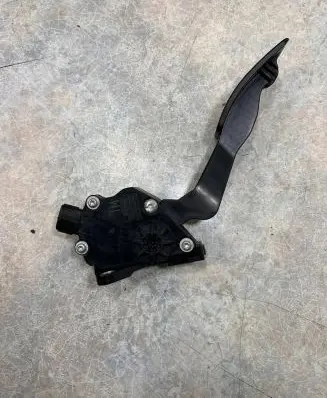 Subaru Outback (BS) Accelerator throttle pedal 36010AL020 1988009420 05S25C00062