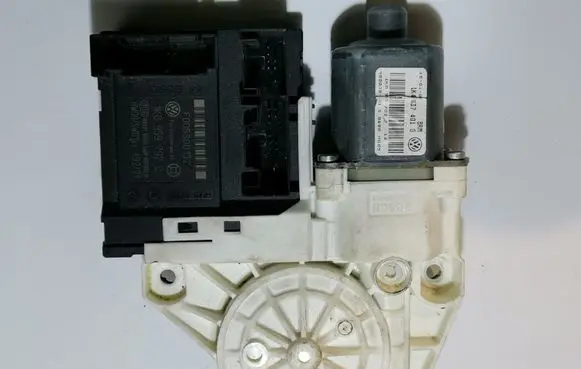 Volkswagen Golf V Front door window regulator motor 0130822229 1K0959792C 1K4837401G