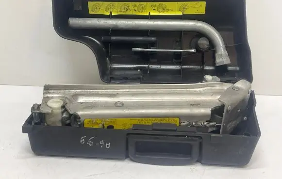 Audi A6 S6 C4 4A Tool set 4B9012113
