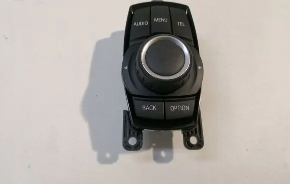 Head unit multimedia control