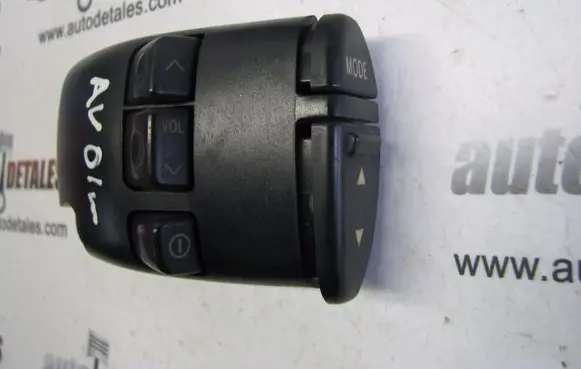 Toyota Avensis T220 Steering wheel buttons/switches 8623020010