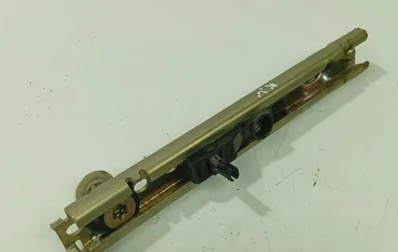 Renault Scenic I Seat belt adjustment rail 847931AG