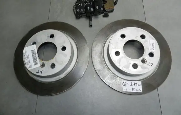 BMW 2 F46 Rear brake disc 6799367