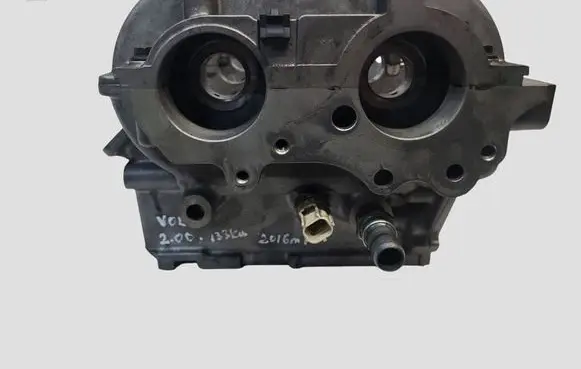 Volvo V40 Engine head P31480408 P31480406 S100487025
