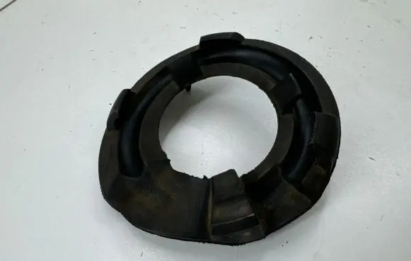 Tesla Model 3 Rear coil spring rubber mount 104447900E 811095