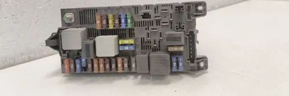 Mercedes-Benz E W211 Fuse module A2115457701 2115457701