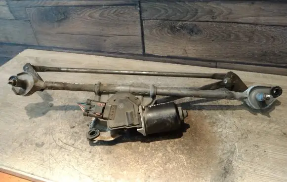 Chrysler PT Cruiser Front wiper linkage and motor 05288695AC