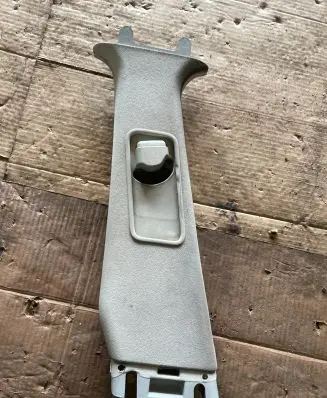 Land Rover Range Rover Sport L320 (B) pillar trim (top) 631240092 119362 SEQ7071