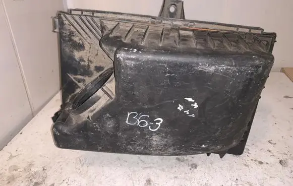 Volvo V70 Air filter box 8638495 B6-3