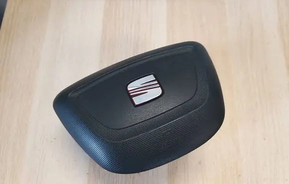 Steering wheel airbag