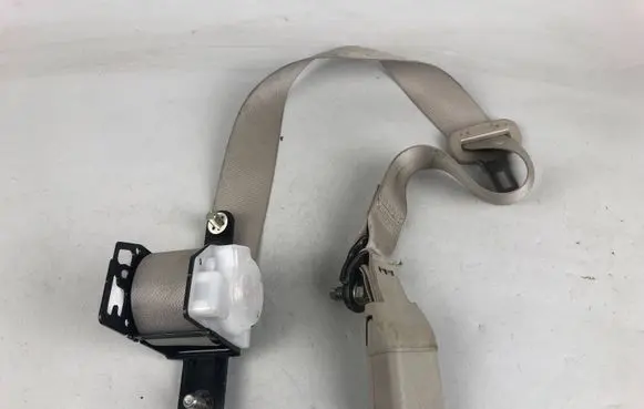 Subaru Legacy Middle seatbelt (rear) 1064278